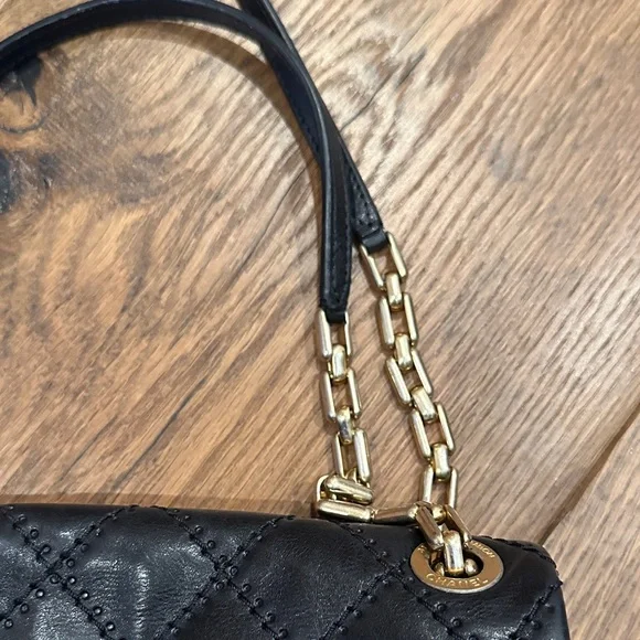 Chanel Quilted Black Shoulder Bag with Gold Accents - Picture 4 of 16